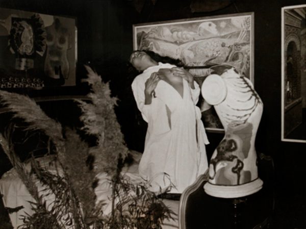 helene valey_exposition internationale du surrealisme_1938